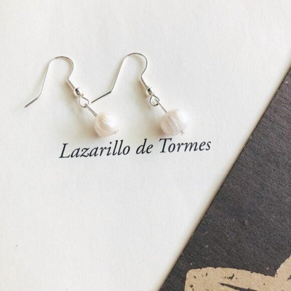 Vintage modest freshwater pearl dangle earrings - Picture 1 of 3
